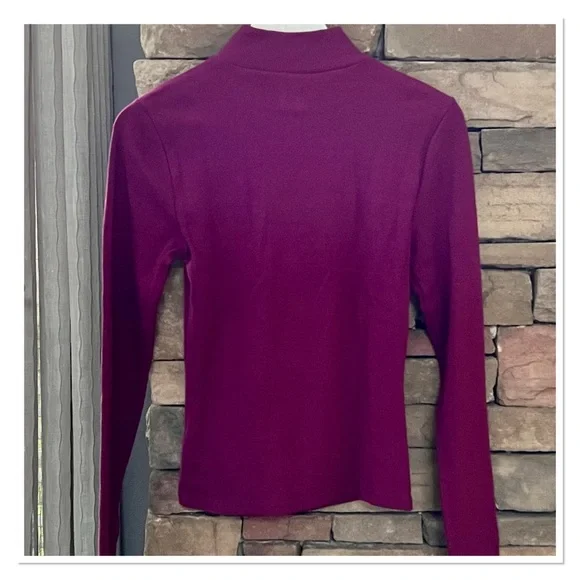 GAP Rib Cutout Top - Picture 3 of 8